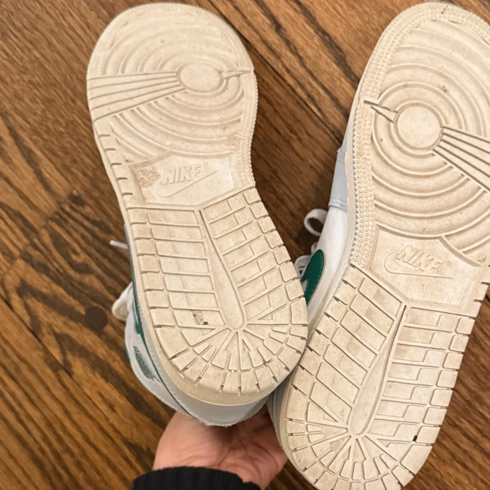 Nike Kids Sneakers - White and Green - Picture 3 of 4